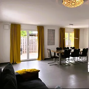 Ferienhaus Sylvis Zentral Gelegenes In Ruhiger Lage, Fürth
